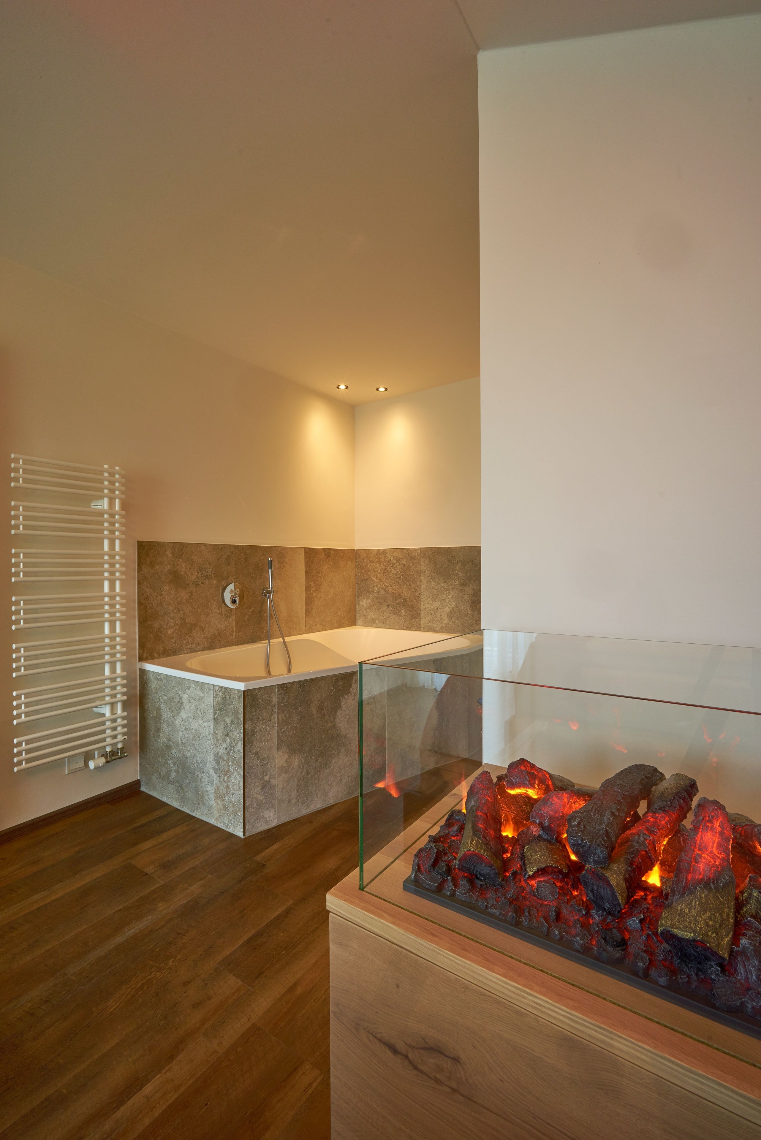 family studio, 1 bedroom, bathtub, mountain view (golden delicious) | hypo-allergenic bedding, in-room safe, desk, blackout curtains