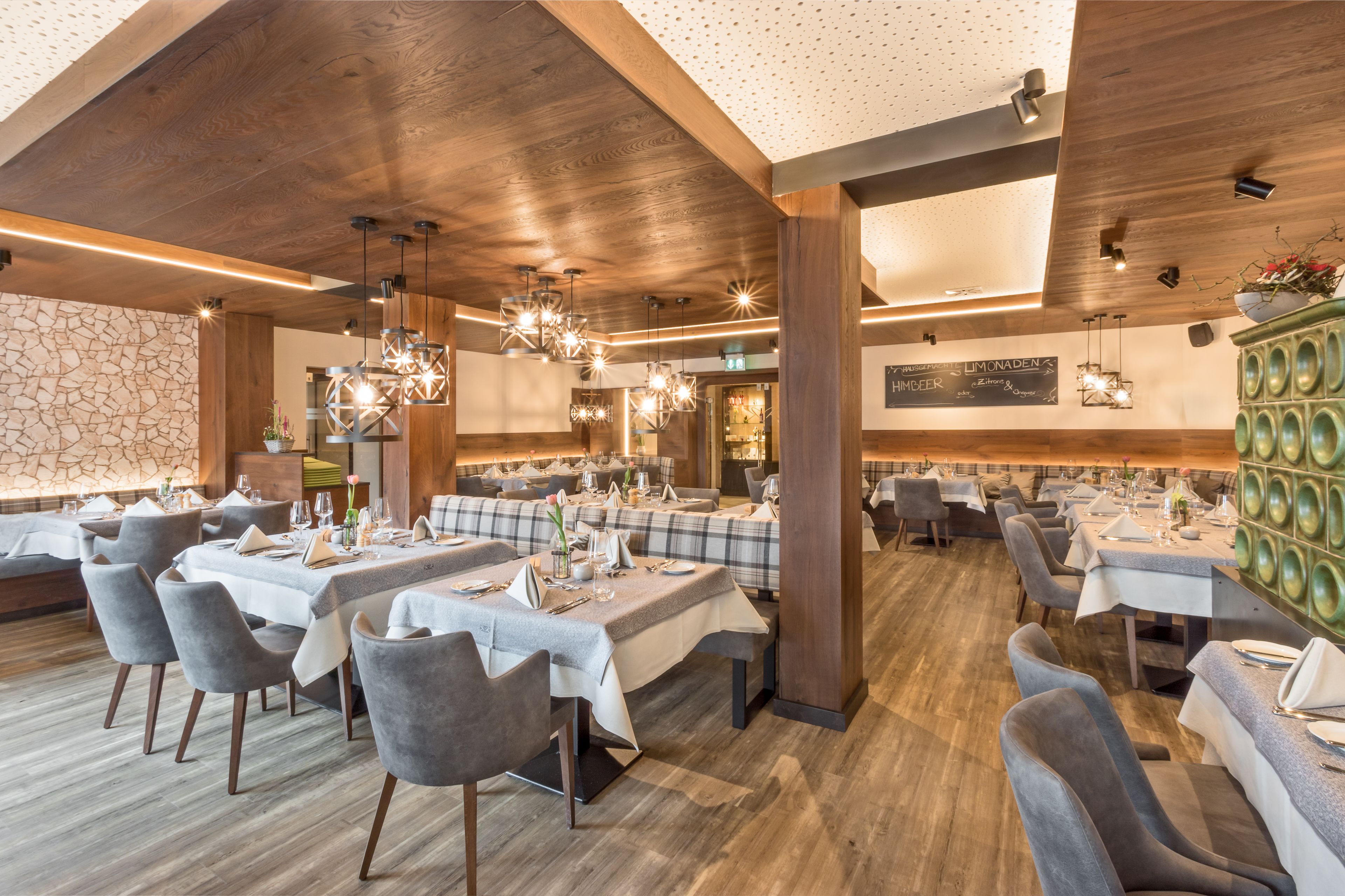 2 restaurants, breakfast, lunch, dinner served; international cuisine