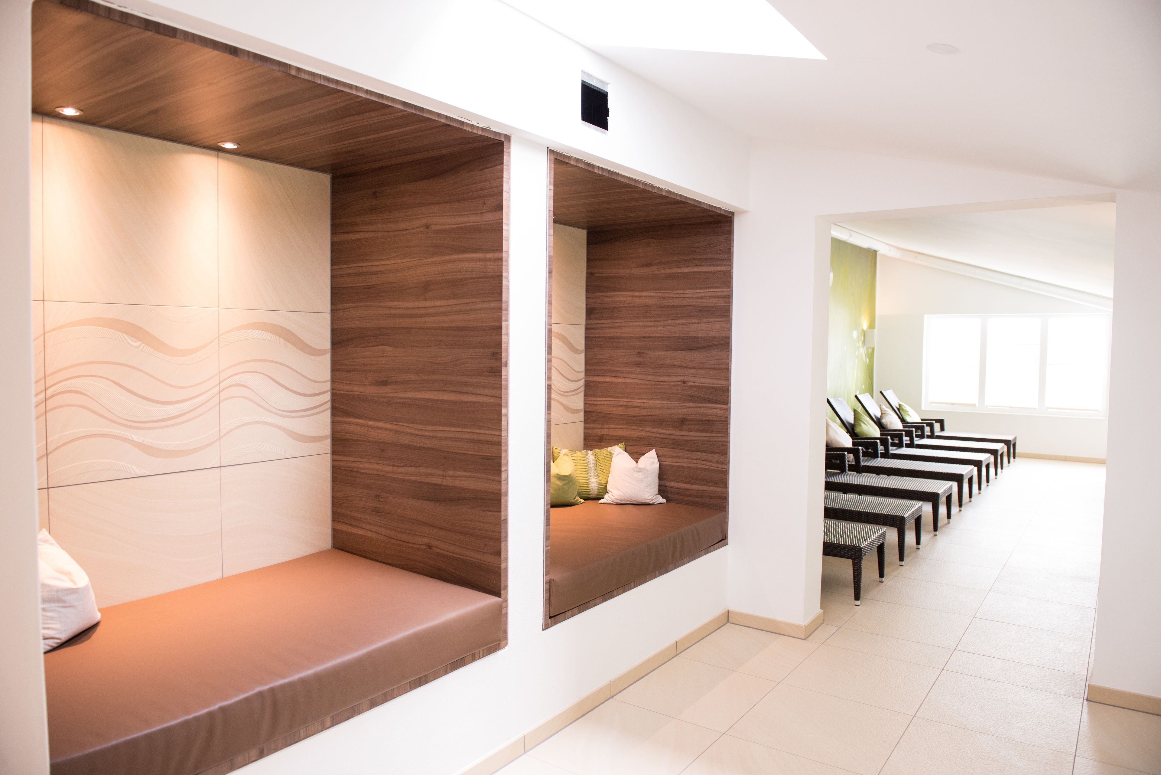 body treatments, aromatherapy, body wraps, body scrubs, facials