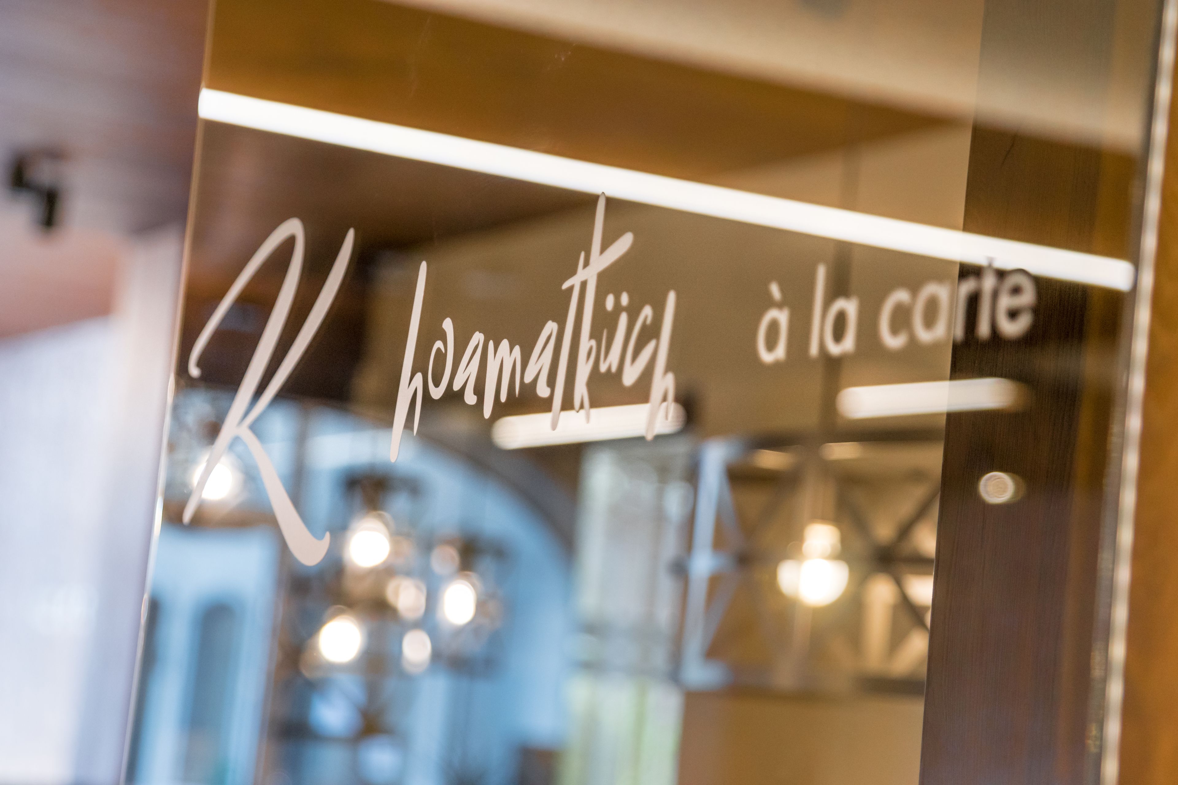 2 restaurants, breakfast, lunch, dinner served; international cuisine