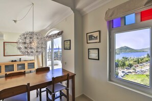 Apartamento, 3 habitaciones, balcón | Servicio de comidas en la habitación