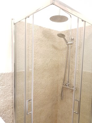 Deluxe-Suite, 1 Schlafzimmer | Dusche im Bad