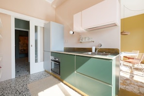 Fridge, oven, stovetop, dishwasher - Brera Apartments in Porta Ticinese (Milan)
