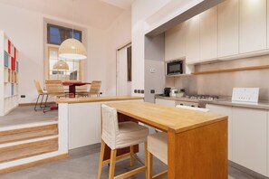 Appartamento con 1 camera da letto, Via dei Medici 13 | ครั�วส่วนตัว | ตู้เย็น, เตาอบ, เตาประกอบอาหาร, เครื่องล้างจาน