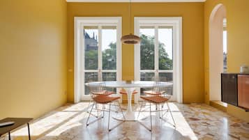 Televisión de pantalla plana de 40 pulgadas con canales vía satélite