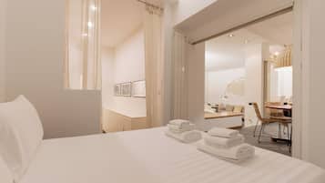 Appartamento con 1 camera da letto, Via dei Medici 13 | Individually decorated, individually furnished, desk, iron/ironing board