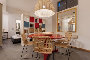 Appartamento con 1 camera da letto, Via dei Medici 13 | Living area | 40-inch flat-screen TV with satellite channels, LCD TV - Brera Apartments in Porta Ticinese (Milan)