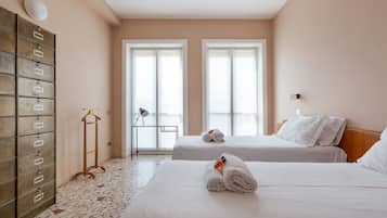 Decoración personalizada, muebles diferentes y escritorio