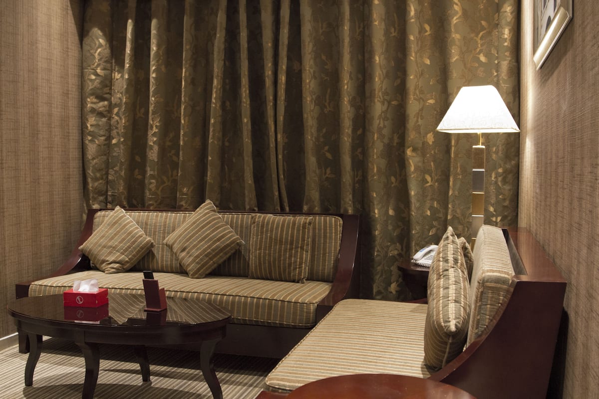 Premium Suite | Living room | Flat-screen TV