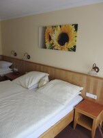 Ropa de cama hipoalergénica, escritorio y sistema de insonorización 