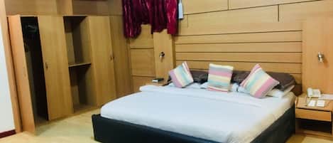 Presidential Suite | Cadar kapas Mesir, peralatan tempat tidur premium, busa memori, meja