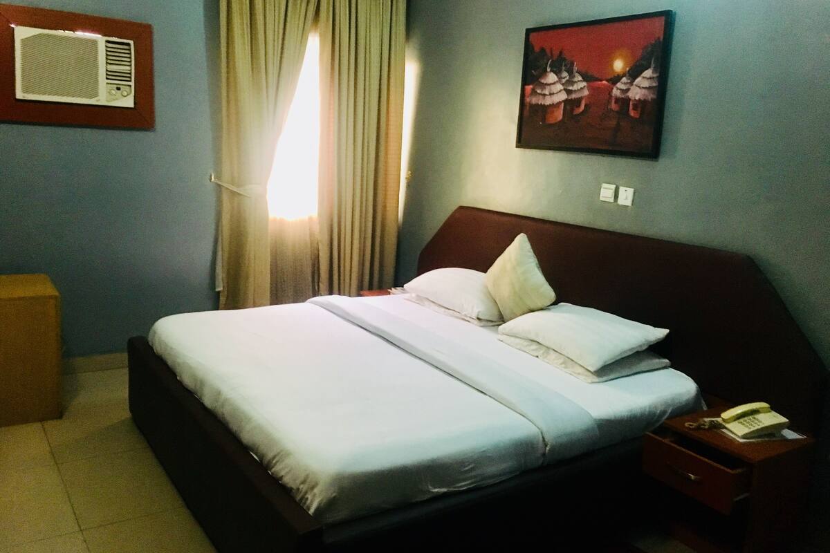 Executive Double Room | Egyptian cotton sheets, premium bedding, memory-foam beds, desk