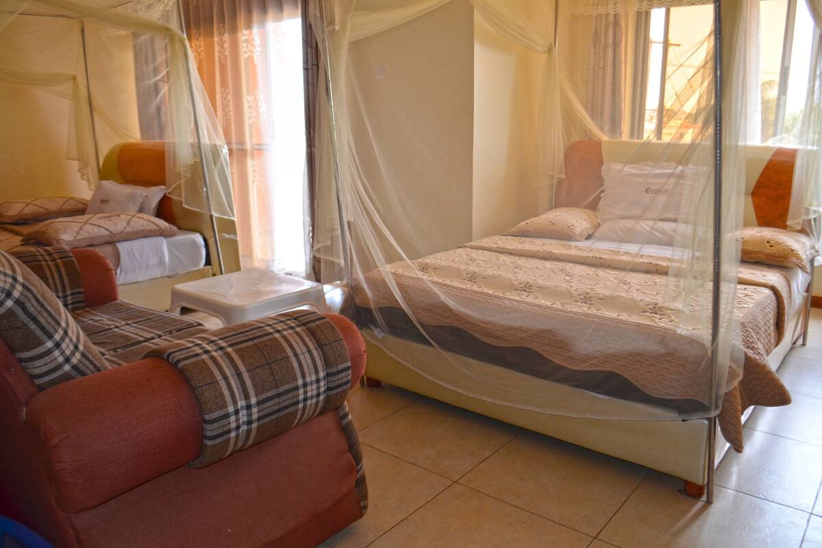 Executive Quadruple Room | Cribs (free), rollaway beds (free), WiFi (free), bed sheets