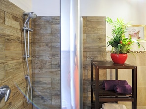 Quadruple Room, Private Bathroom (External) | Bathroom shower - Da Augusto B&B (Rome)