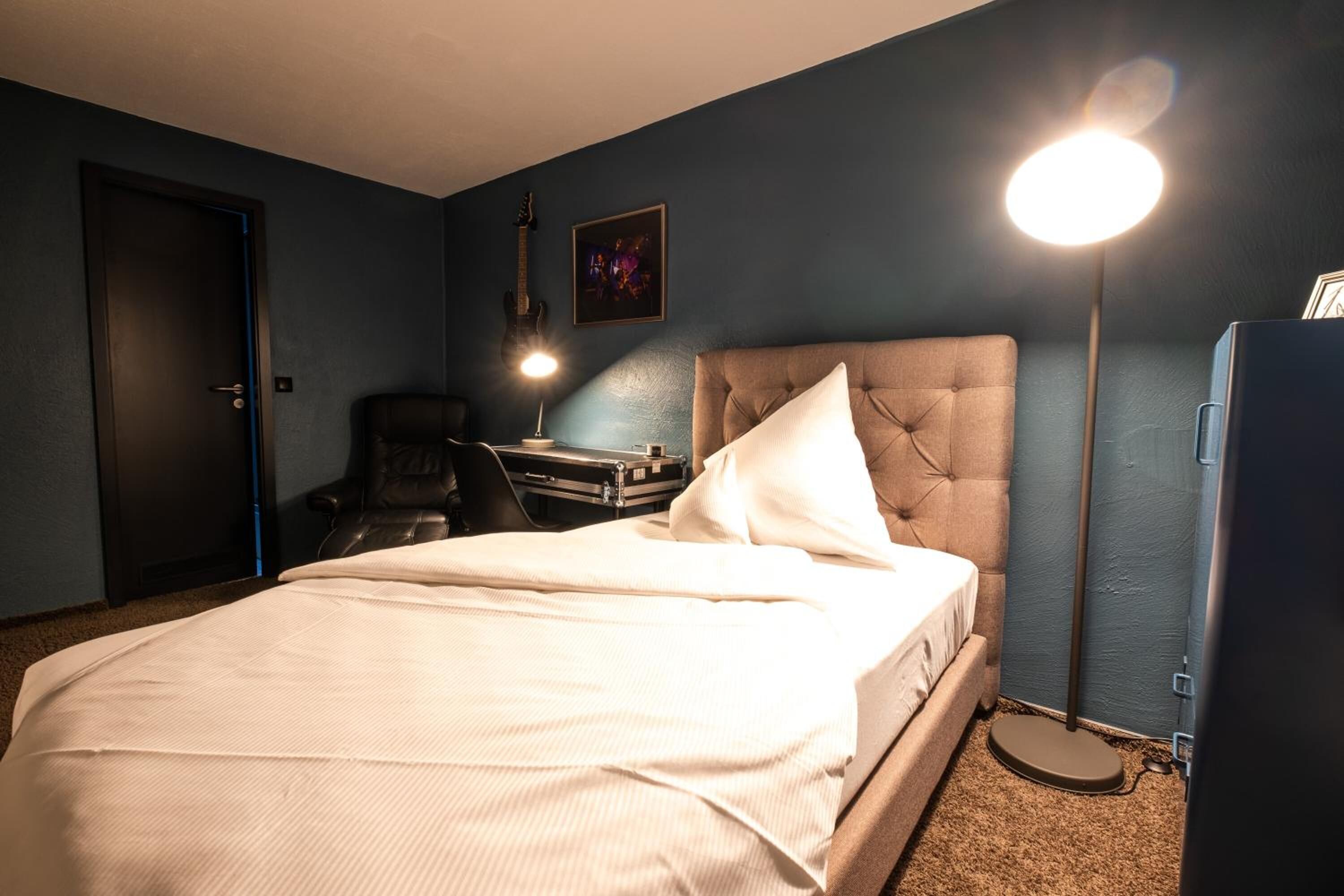 individually decorated, individually furnished, desk, laptop workspace