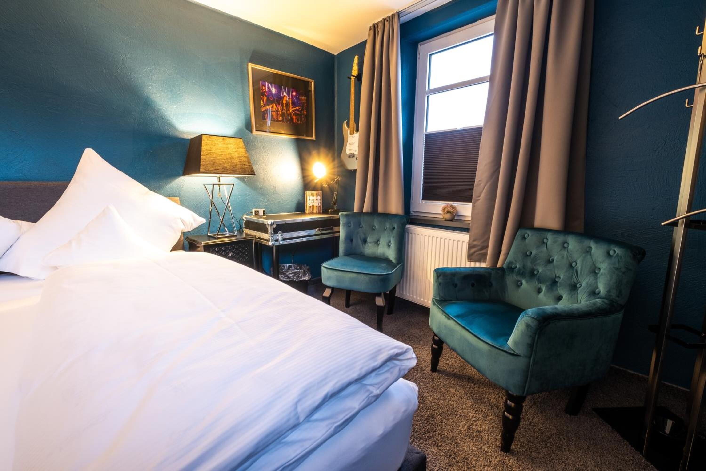 individually decorated, individually furnished, desk, laptop workspace