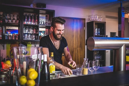 Bar (in der Unterkunft). Engel Hotel und Diner