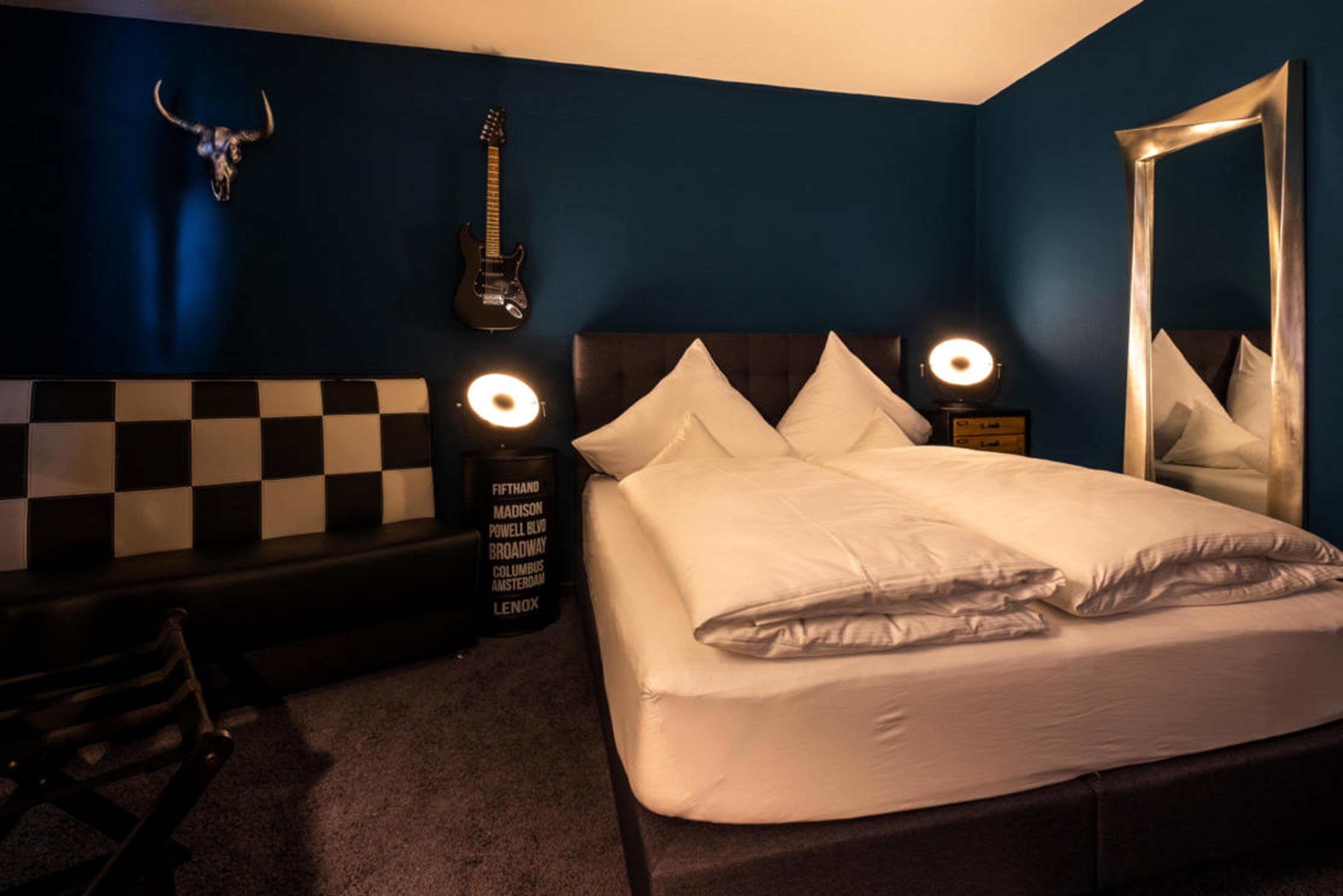 double room, 1 double bed, non smoking | individually decorated, individually furnished, desk, laptop workspace