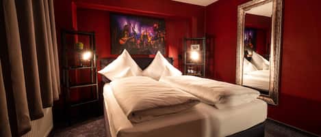 Double Room, 1 Double Bed, Non Smoking | Individually decorated, individually furnished, desk, laptop workspace