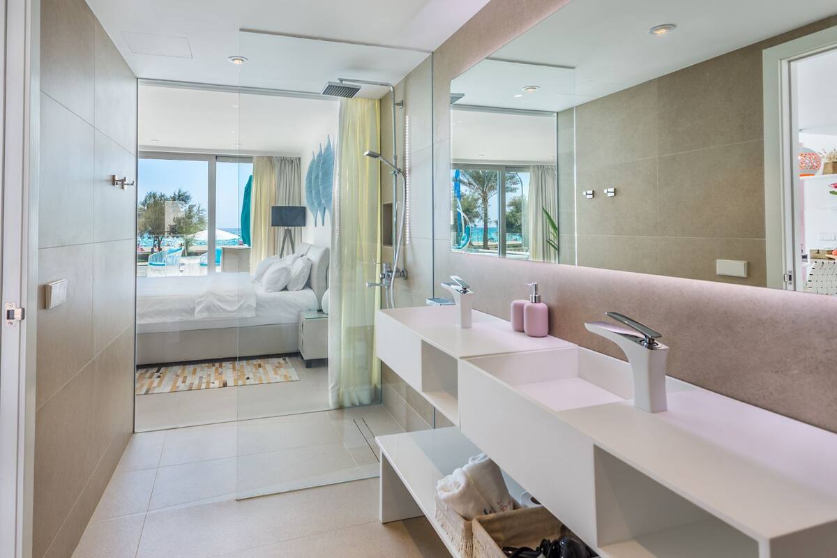 ห้องดีลักซ์สวีท (Sea Sun Sand) | ห้องน้ำ | ของใช้ในห้องน้ำฟรี, ไดร์เป่าผม, ผ้าเช็ดตัว