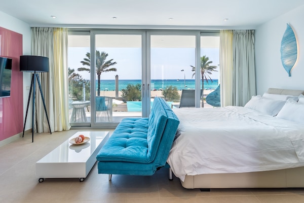 Deluxe Suite (Blue Ocean) | Premium bedding, in-room safe, blackout drapes, soundproofing