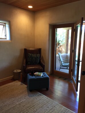 Interior - We Are 20 Miles From The Taos Ski Valley And 1.25 Miles From The Center Of Town. (Taos)