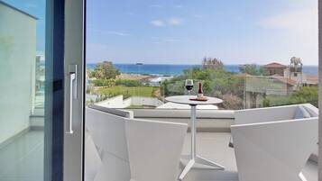 Perena 5 Bedroom Beachfront Villa | Fasilitas kamar