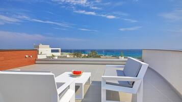 Perena 5 Bedroom Beachfront Villa | Room amenity