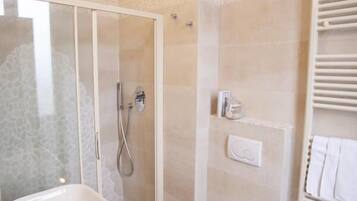 Shower, free toiletries, hair dryer, bidet
