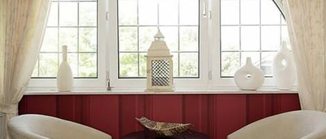 Double Room, 1 Double Bed, Non Smoking | Living area | Flat-screen TV