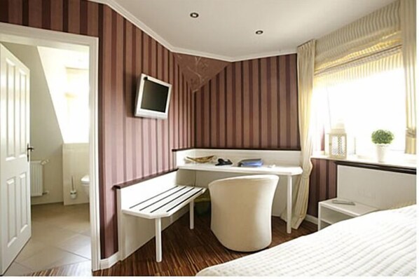 Doppelzimmer, 1 Doppelbett, Nichtraucher | Badezimmer | Dusche, Handtücher