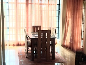 Repas dans la chambre