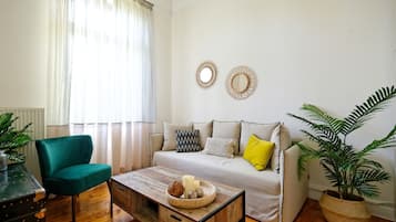 Classic Apartment, 4 Bedrooms, Park View | Living room | Flat-screen TV, Netflix, streaming services