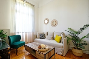 Classic Apartment, 4 Bedrooms, Park View | Living room | Flat-screen TV, Netflix, streaming services - The Athens History (Athens)