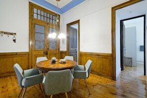 Classic Apartment, 4 Bedrooms, Park View | In-room dining - The Athens History (Athens)