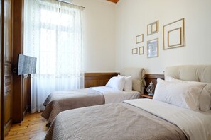 Classic Apartment, 4 Bedrooms, Park View | 4 bedrooms, premium bedding, in-room safe, individually decorated - The Athens History (Athens)