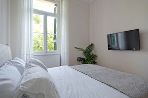 Classic Apartment, 4 Bedrooms, Park View | 4 bedrooms, premium bedding, in-room safe, individually decorated