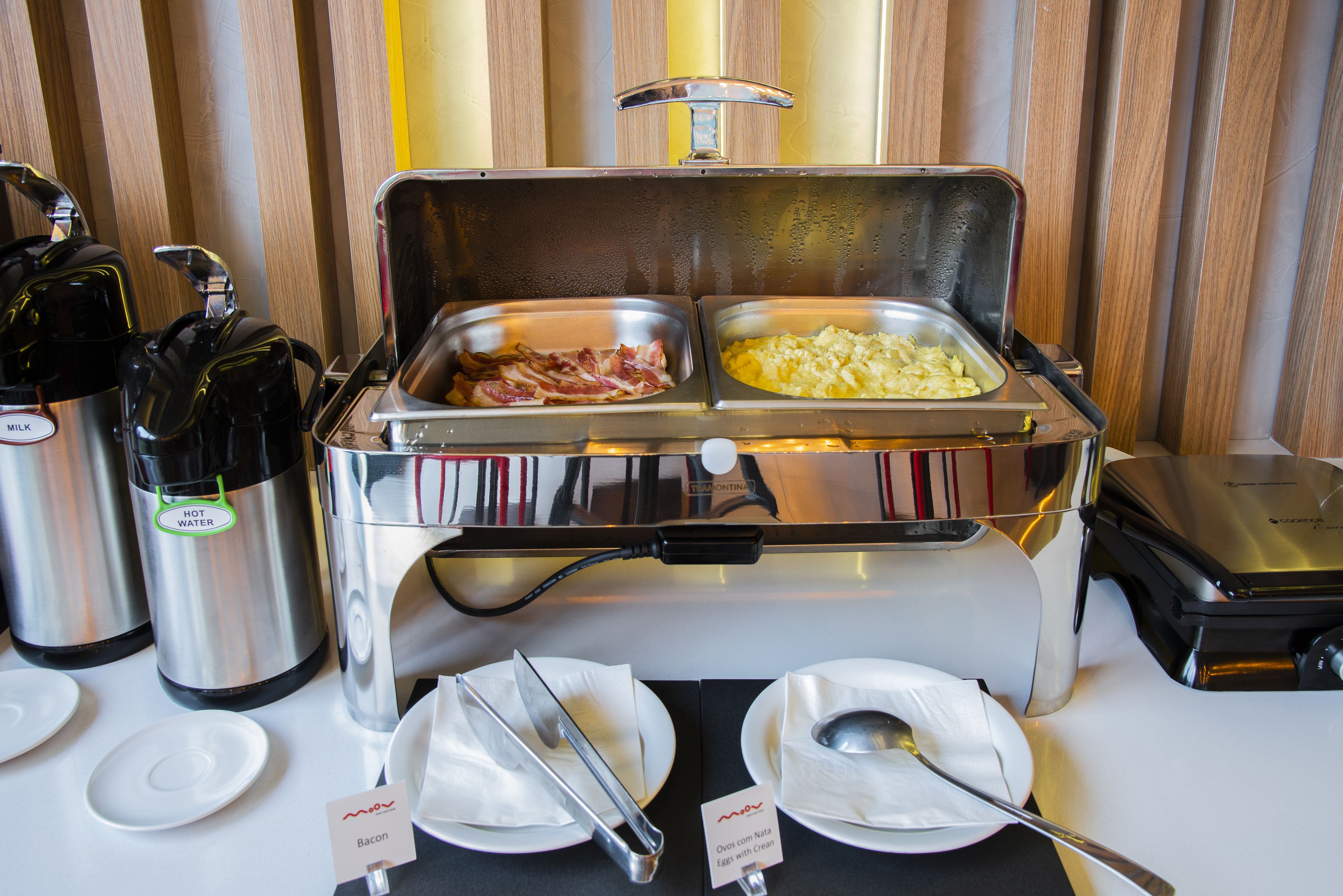 daily buffet breakfast (brl 40 per person)