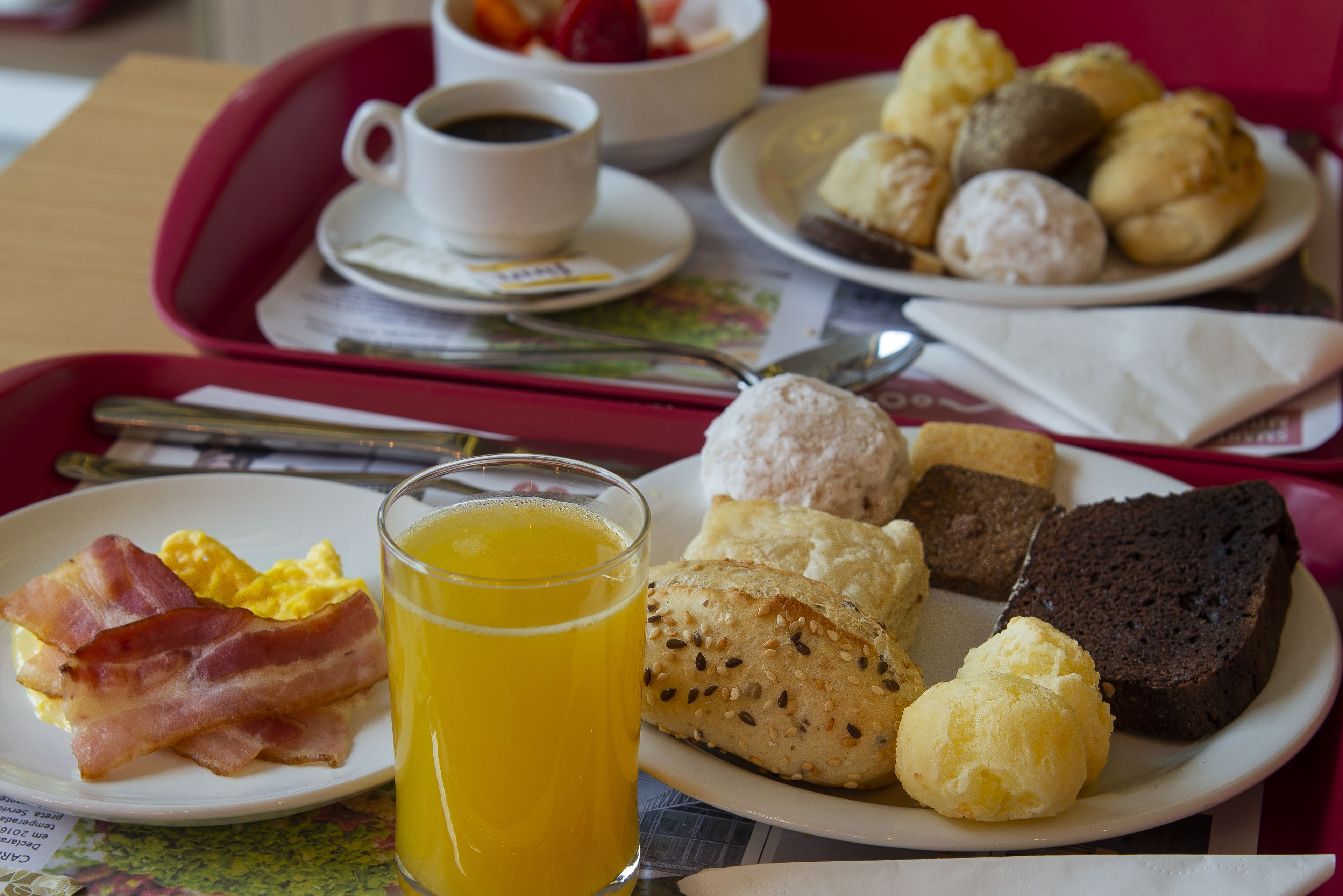 daily buffet breakfast (brl 40 per person)