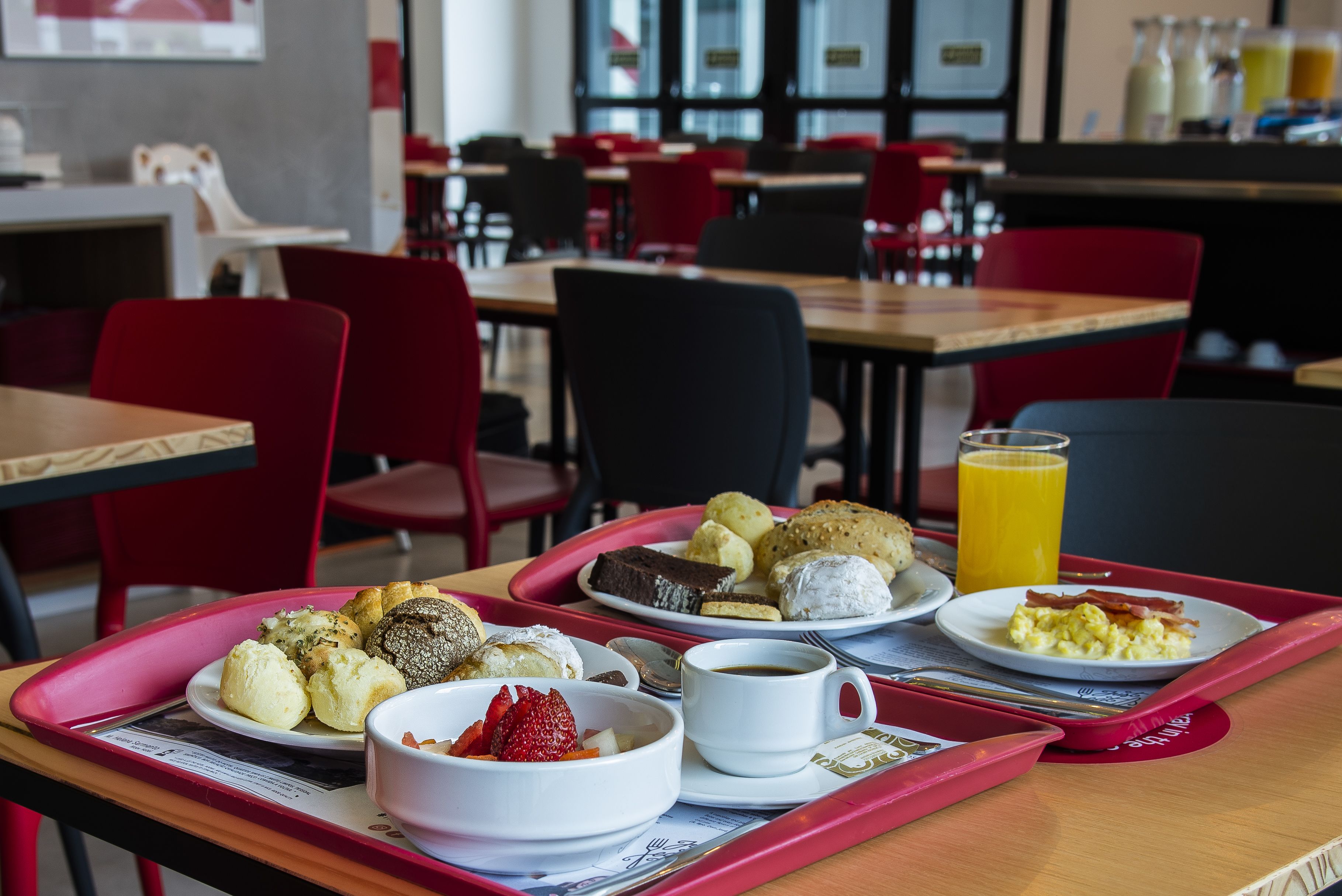 daily buffet breakfast (brl 40 per person)