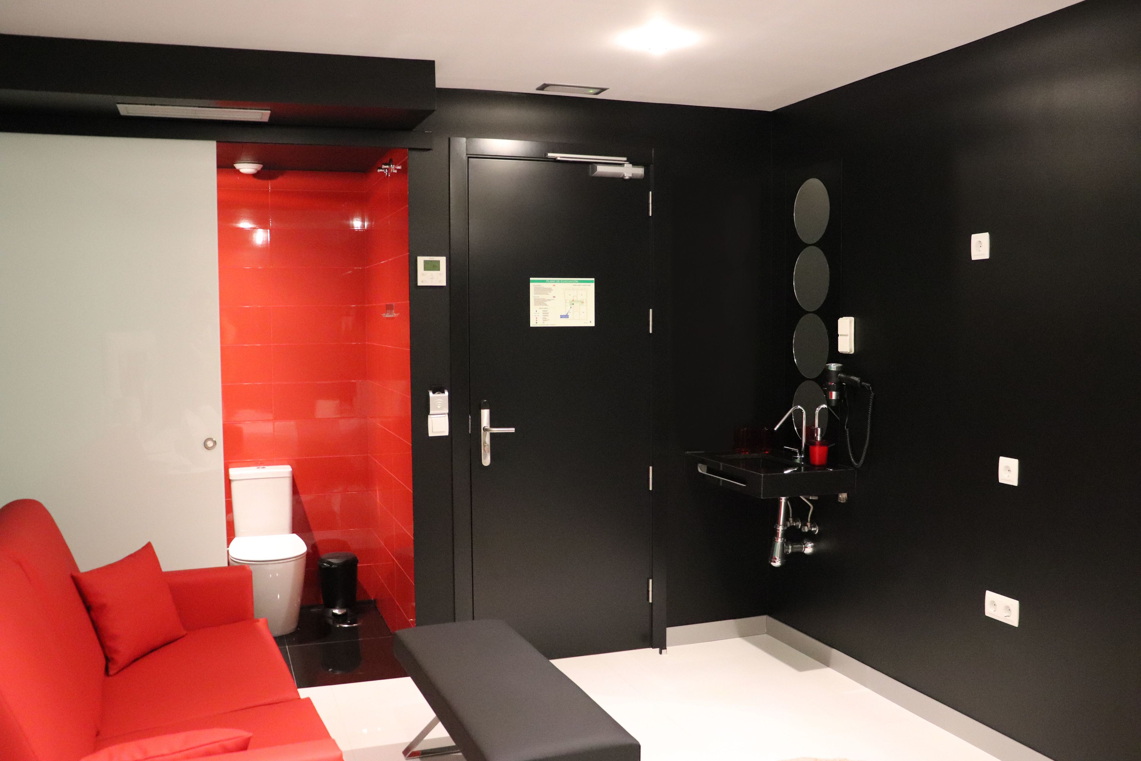 Habitació superior (Interior) | Caixa forta a l'habitació, escriptori i habitacions insonoritzades 