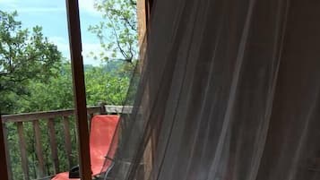 Panoramic Cabin, 1 Double Bed, Non Smoking, Hill View | Minibar, bed sheets