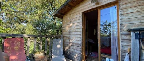 Panoramic-Ferienhütte, 1 Doppelbett, Nichtraucher, Hügelblick | Terrasse/Patio