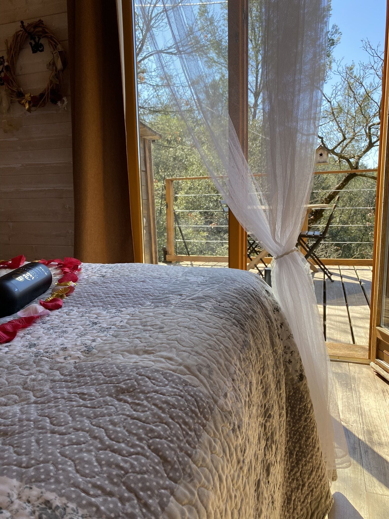 Minibar y ropa de cama 