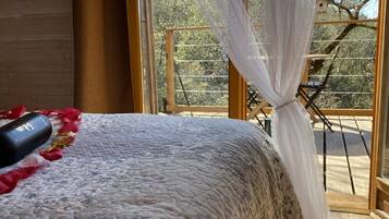 Baita panoramica, 1 letto matrimoniale, non fumatori, vista collina | Minibar, lenzuola