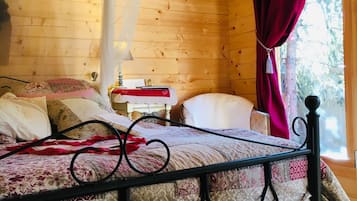 Romantisch huisje | Een minibar, beddengoed