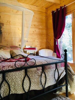 Romantic Cabin | Minibar, bed sheets - La Cabane Des Amoureux (Barjols)