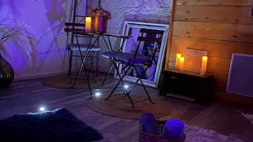 Romantic Cabin | Terrace/patio
