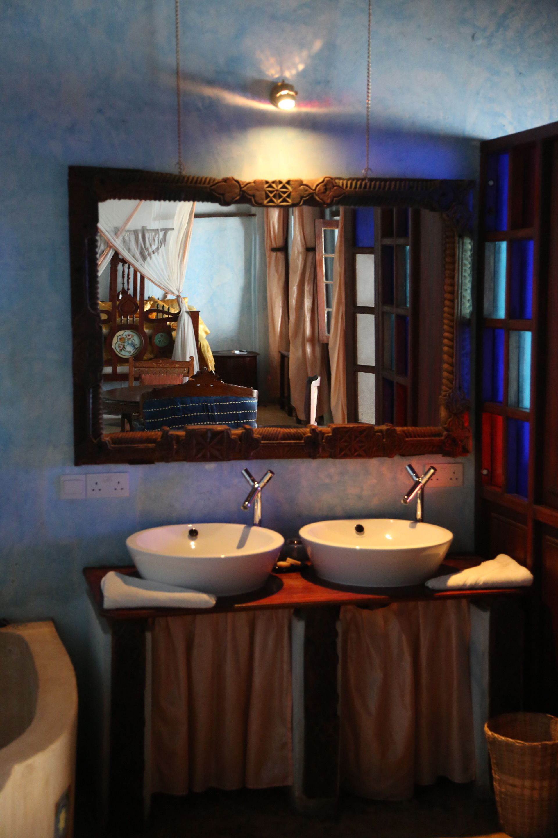 room (belle) | bathroom sink