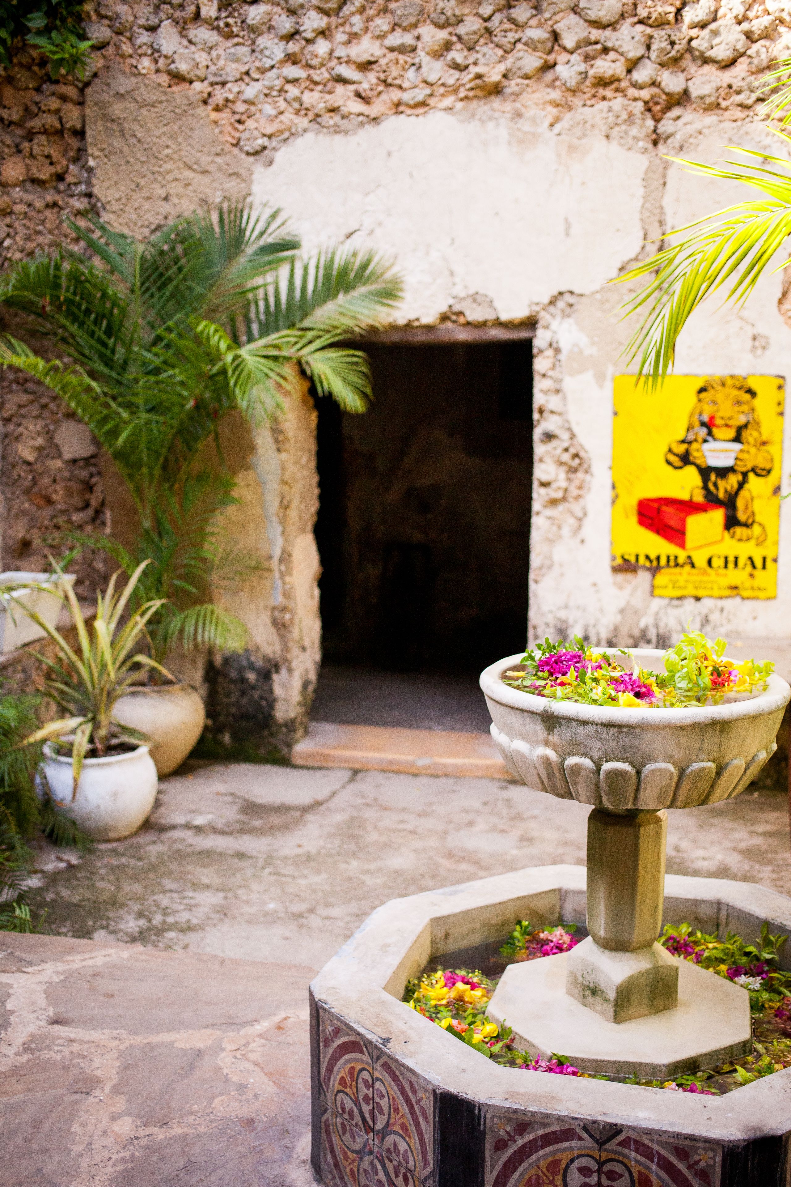 2 restaurantes, se sirven comidas, cenas y mariscos